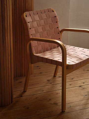 Armchair 45 fåtölj honungsbetsad björk - Webbing natural/red - Artek