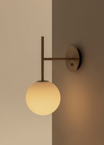 TR Bulb Suspended vägglampa - Brushed brass - Audo Copenhagen