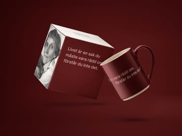 Astrid Lindgren mugg, livet är en sak - Svensk text - Design House Stockholm