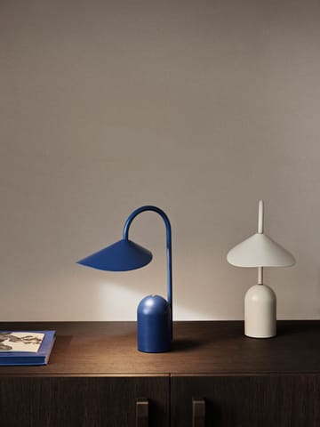 Arum portabel lampa - Cashmere - ferm LIVING