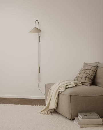 Arum swivel tall vägglampa - Cashmere - ferm LIVING