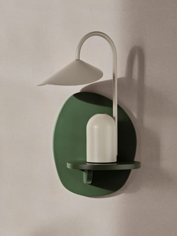 Pilu vägghylla 25 cm - Verdant Green - Ferm Living