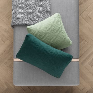 Turn Dagbädd - tyg fiord by kvadrat bordeaux, svart stativ - ferm LIVING