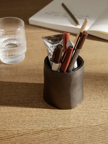 Yama pennställ small Ø7,8 cm - Svärtad aluminium - ferm LIVING