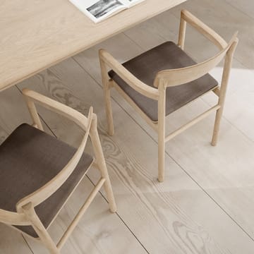 Post 3446 karmstol - Läder premium 88-svart lack ek - Fredericia Furniture