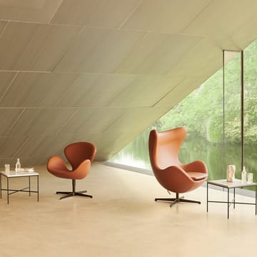 Ägget 3316 fåtölj - Leather aura black brown-steel - Fritz Hansen