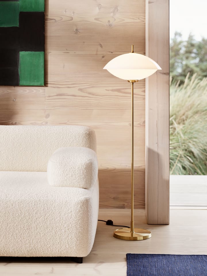 Clam golvlampa 128 cm, Opal-brass Fritz Hansen