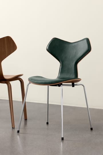 Grand Prix 3130 framsidesklädd stol valnöt - Pure Forest green-chrome - Fritz Hansen