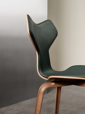 Grand Prix 4130 framsidesklädd stol - Pure Forest green-walnut - Fritz Hansen