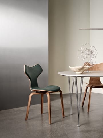 Grand Prix 4130 framsidesklädd stol - Pure Forest green-walnut - Fritz Hansen