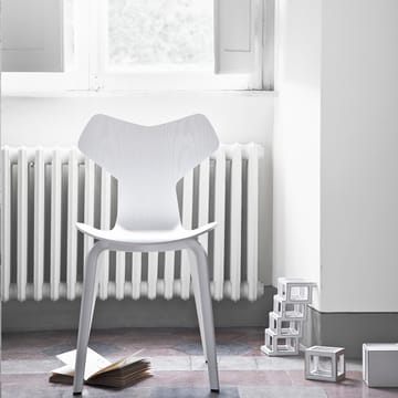 Grand Prix 4130 stol - Coloured ash white - Fritz Hansen