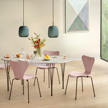 Sjuan 3107 stol - light beige, färgad ask, svart stativ - Fritz Hansen