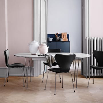 Sjuan 3107 stol - pale rose, färgad ask, svart stativ - Fritz Hansen