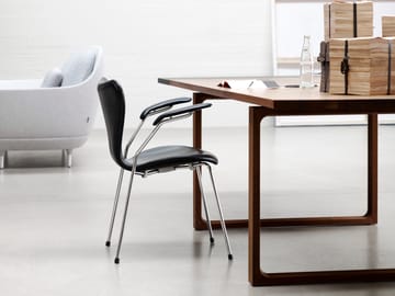 Sjuan 3207 helklädd karmstol kampanj - Leather wild black - Fritz Hansen