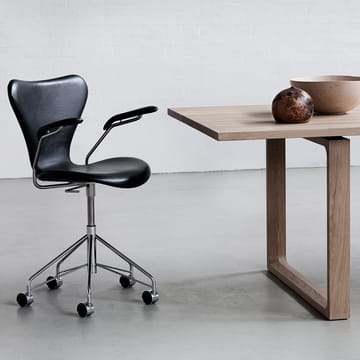 Sjuan 3217 helklädd kontorsstol hårda hjul - Leather soft black-chrome - Fritz Hansen