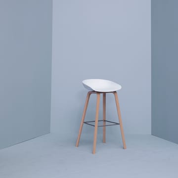 About a Stool 32 Low barstol - Concretegrey-svart stöd o stativ - HAY