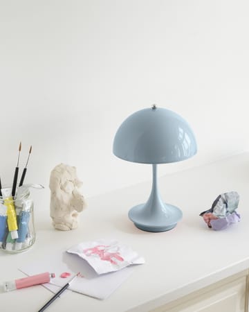 Panthella 160 portable bordslampa - Pale blue - Louis Poulsen