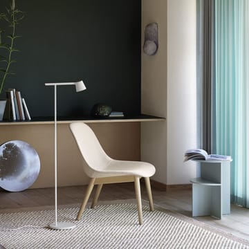 Fiber loungestol wood base - dusty green, mörkbrunbetsade ben - Muuto