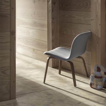 Visu loungefåtölj klädd stol - Refine leather beige-Brown oak - Muuto