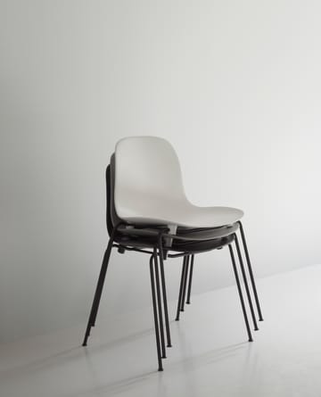 Form Chair staplingsbar stol svarta ben 2-pack, Grå - undefined - Normann Copenhagen