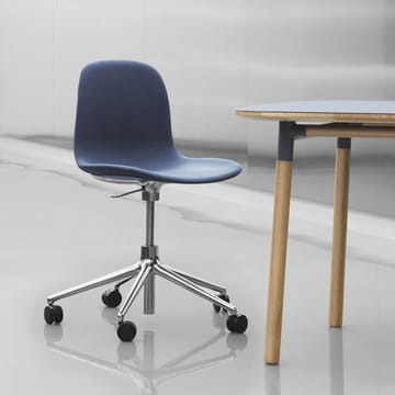 Form chair swivel 5W kontorsstol - grön, aluminium, hjul - Normann Copenhagen