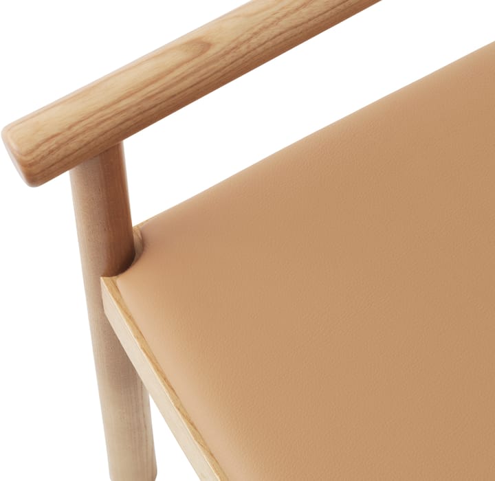 Timb karmstol med dyna, Tan/ Ultra Leather - Camel Normann Copenhagen