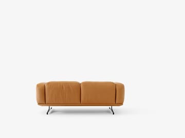 Inland AV22 soffa 2-sits - Noble läder cognac-warm black - &Tradition