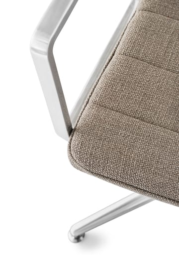 Vipp452 Swivel kontorsstol med hjul - Pol. aluminium-dark sand - Vipp