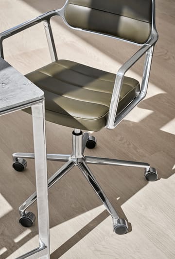 Vipp453 Swivel+ kontorsstol med hjul - Pol. aluminium-black leather - Vipp