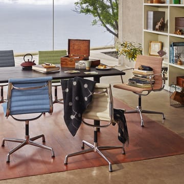 EA 104 karmstol - Hopsak 76 marron/moor brown-deep black - Vitra