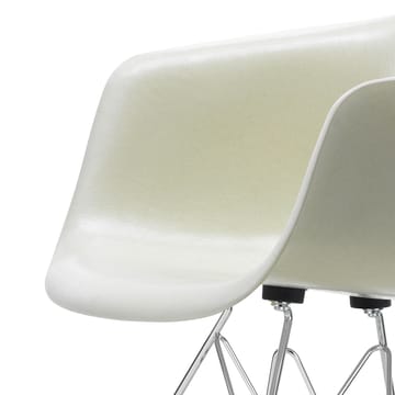 Eames fiberglass armchair DAR karmstol - Parchment-Chrome - Vitra