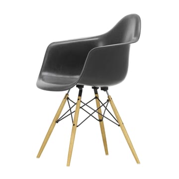 Eames Fiberglass Armchair DAW karmstol - elephant hide grey, lönnben - Vitra