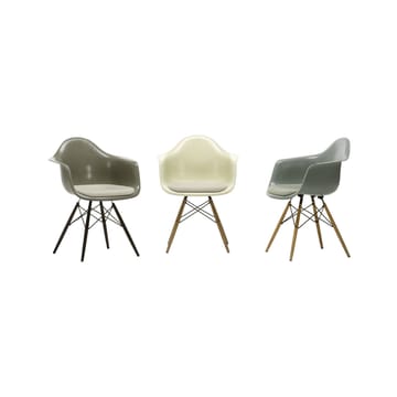 Eames Fiberglass Armchair DAW karmstol - parchment, askben - Vitra