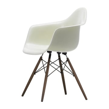 Eames Fiberglass Armchair DAW karmstol - parchment, brunbetsade lönnben - Vitra