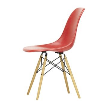 Eames Fiberglass Chairs DSW stol - classic red, lönnben - Vitra