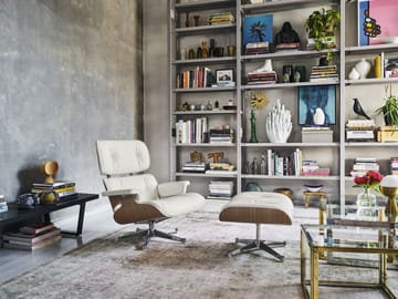 Eames Lounge Chair new dimension Leather premium F - 72 snow-white pigm.walnut-polished base - Vitra