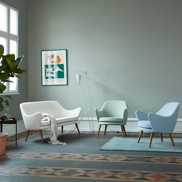 Dwell loungestol - tyg merit 014 minty grey, ben i rökt ek - Warm Nordic