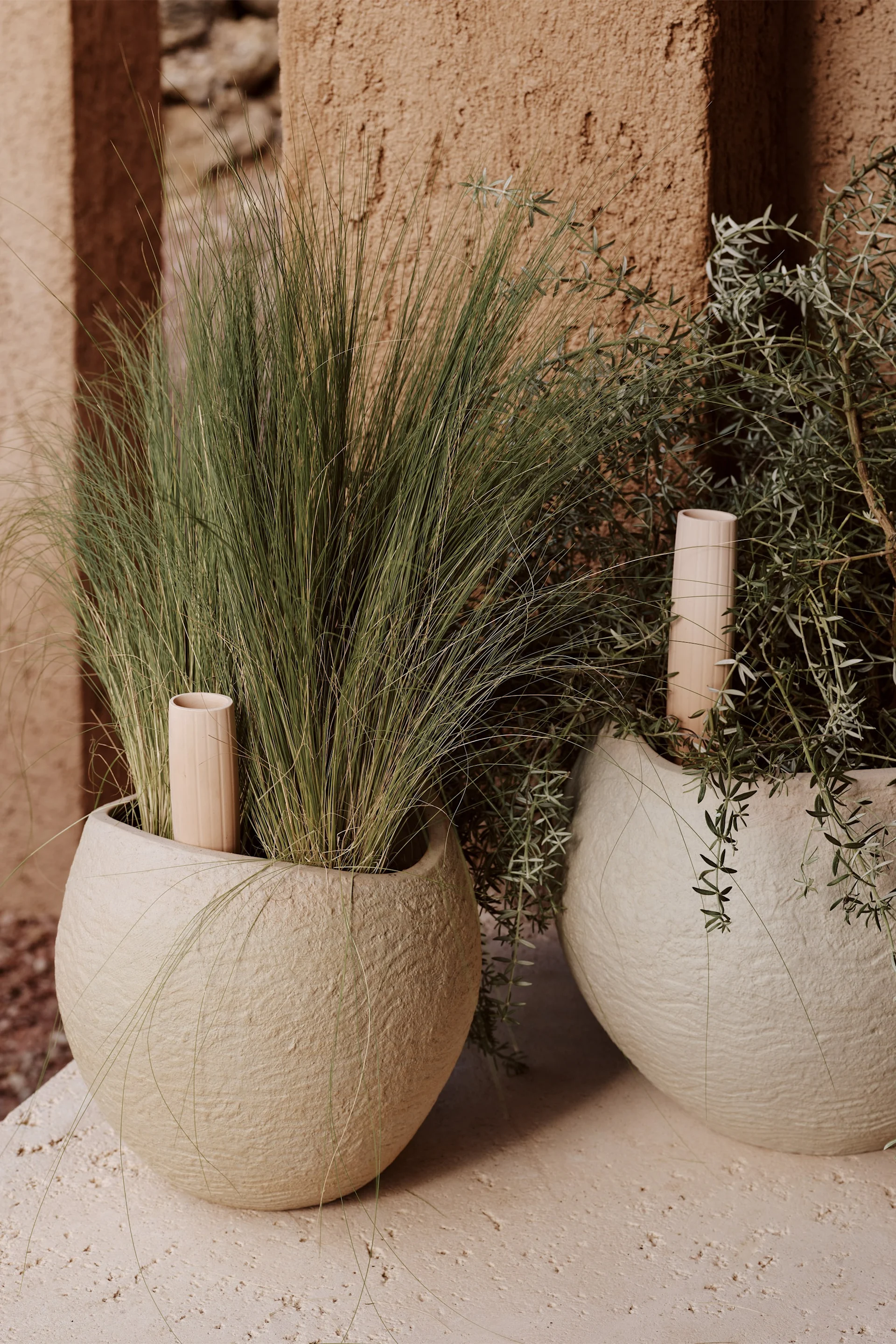 Hydrous självbevattnare från Menu är exempel på utomhusinredning och trädgårdstillbehör som kombinerar det praktiska med snygg design.